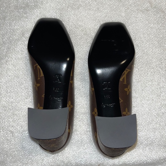 Brand New Louis Vuitton Madeleine Monogrammed Square Toe Pump - Picture 2 of 8